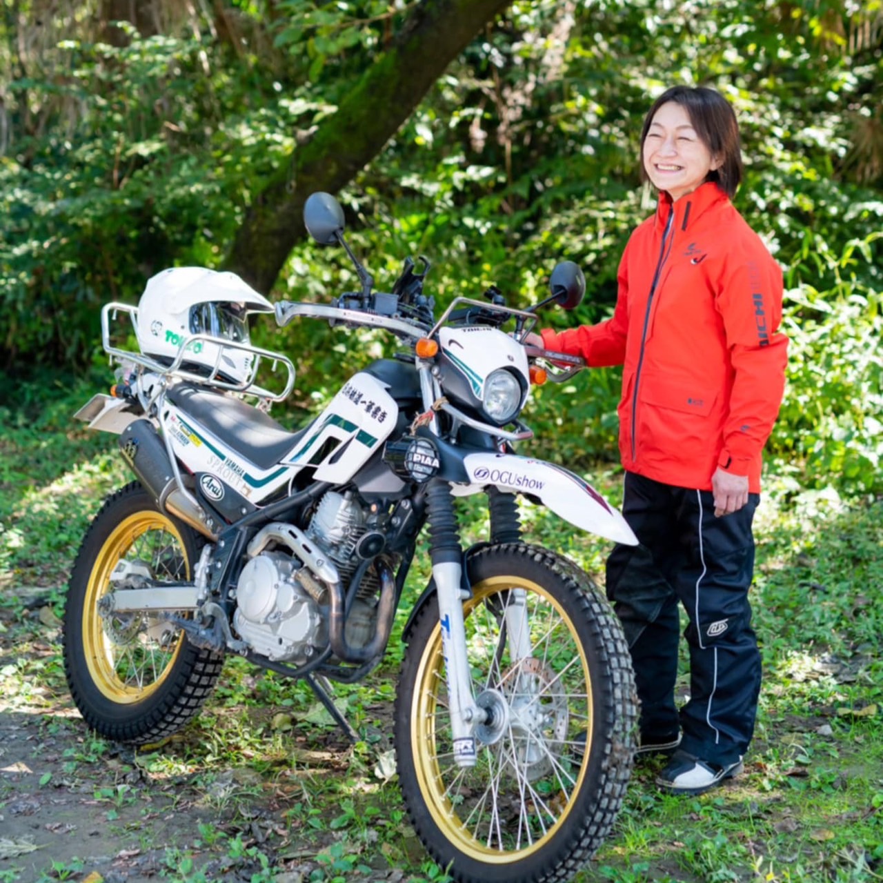 松下時子さんとバイクの写真