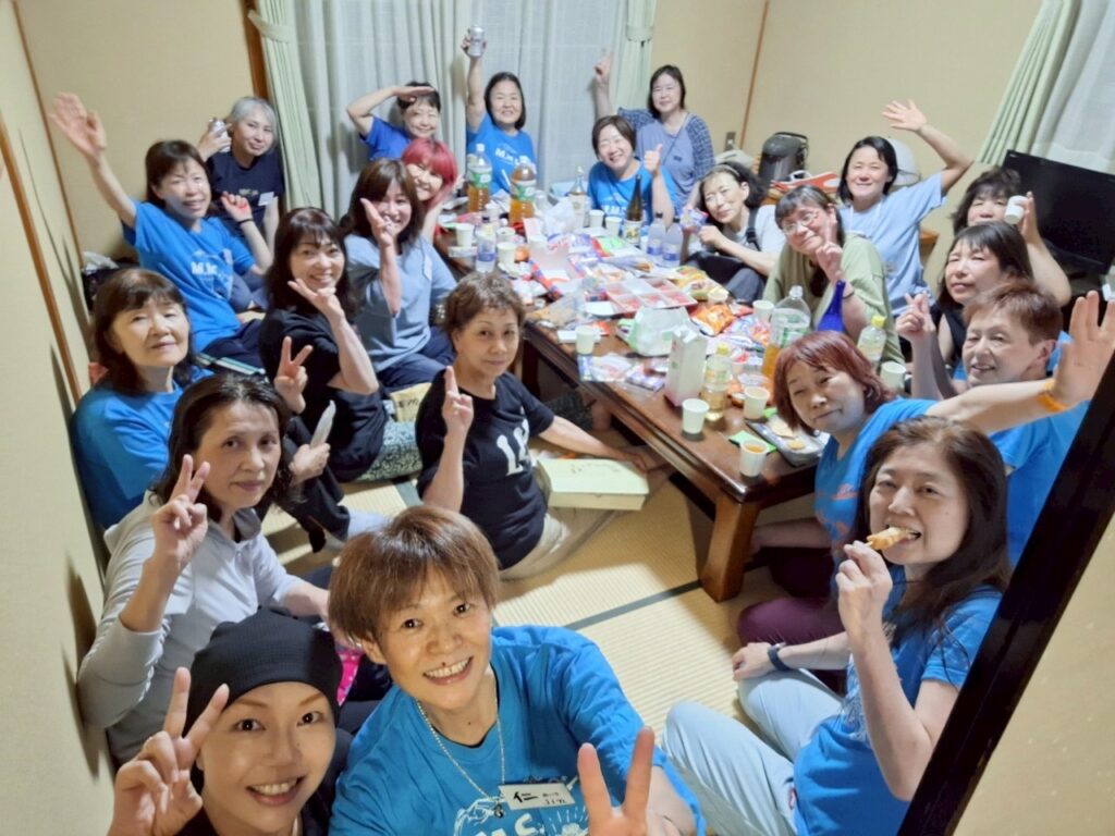 ツアーイベント６月琵琶湖お泊り&ランチツーリング)コテージの部屋で二次会♪)