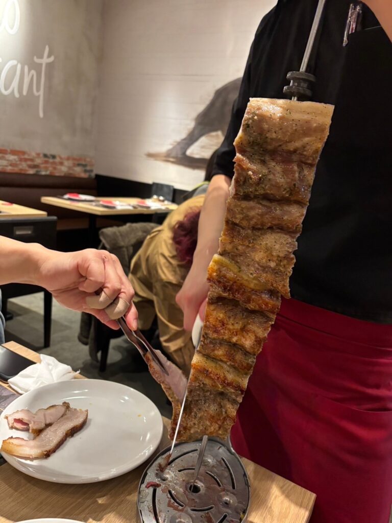 ツアーイベント１２月東京(道路元標)レストランで食事