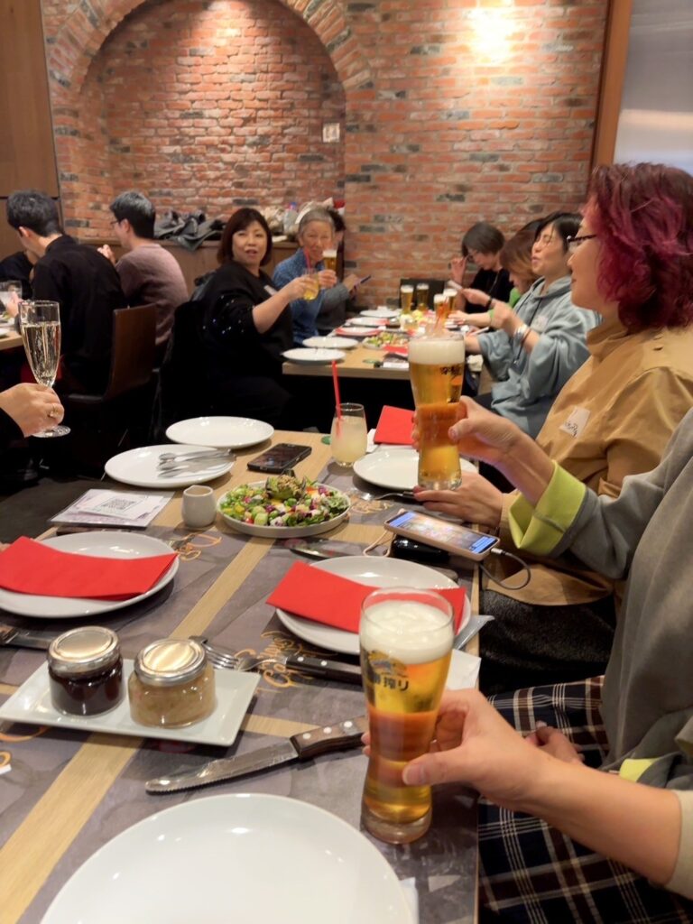 ツアーイベント１２月東京(道路元標)レストランで食事