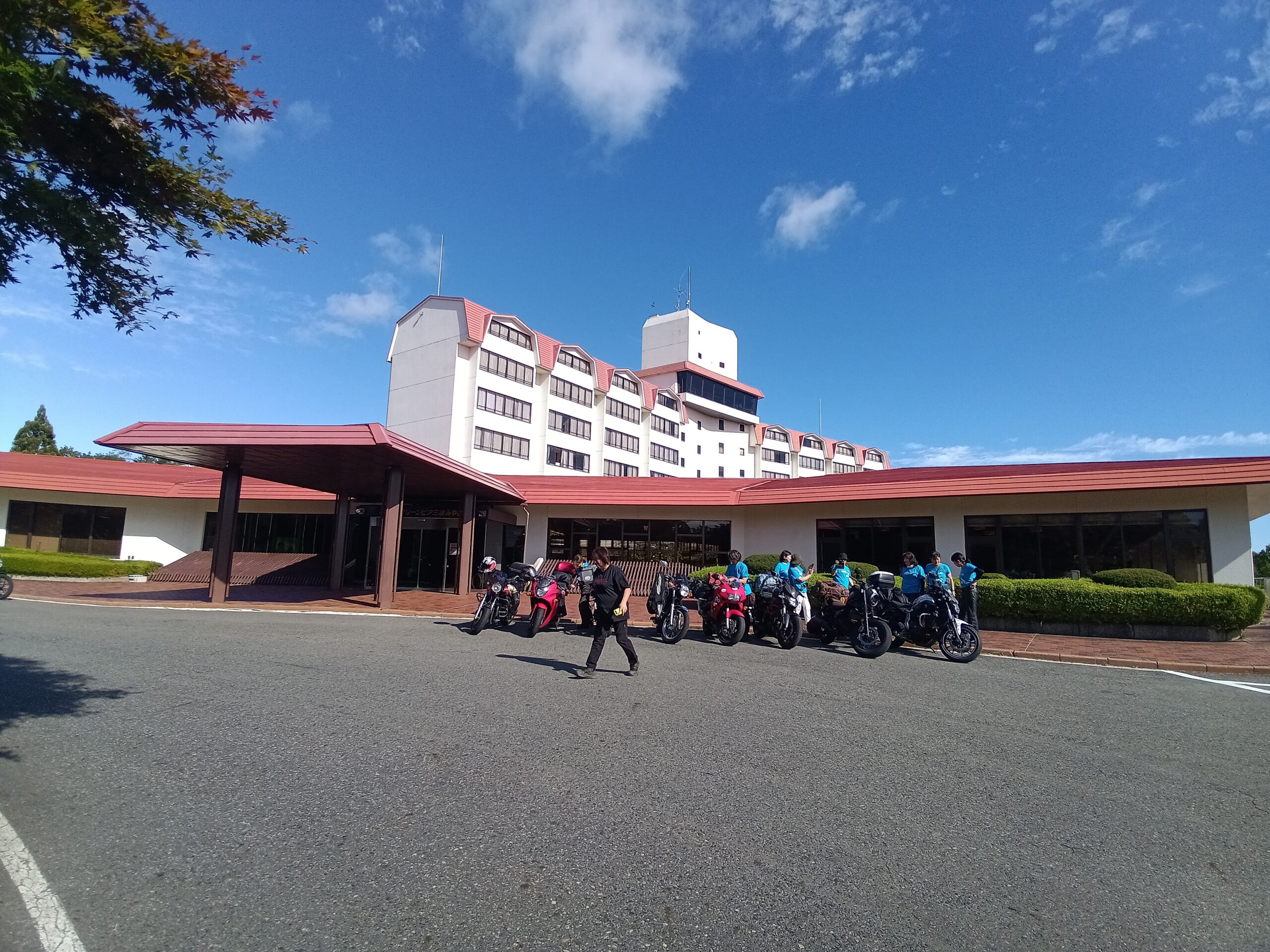 9月岩手県グリーンピア三陸みやこ＆田老の学ぶ防災ガイド(ホテルの玄関にて)