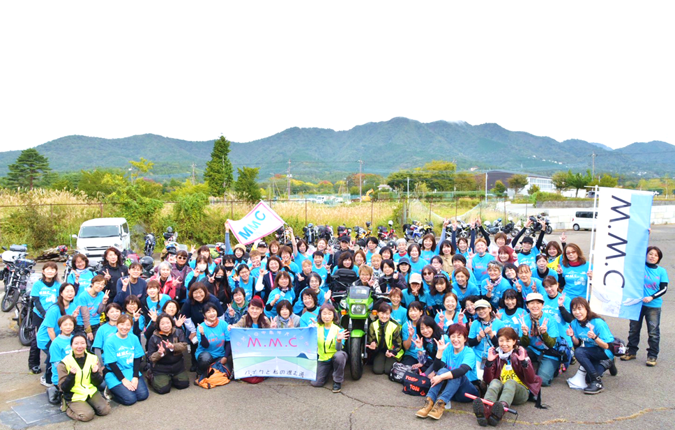 パレード出発前。宿の駐車場にて。